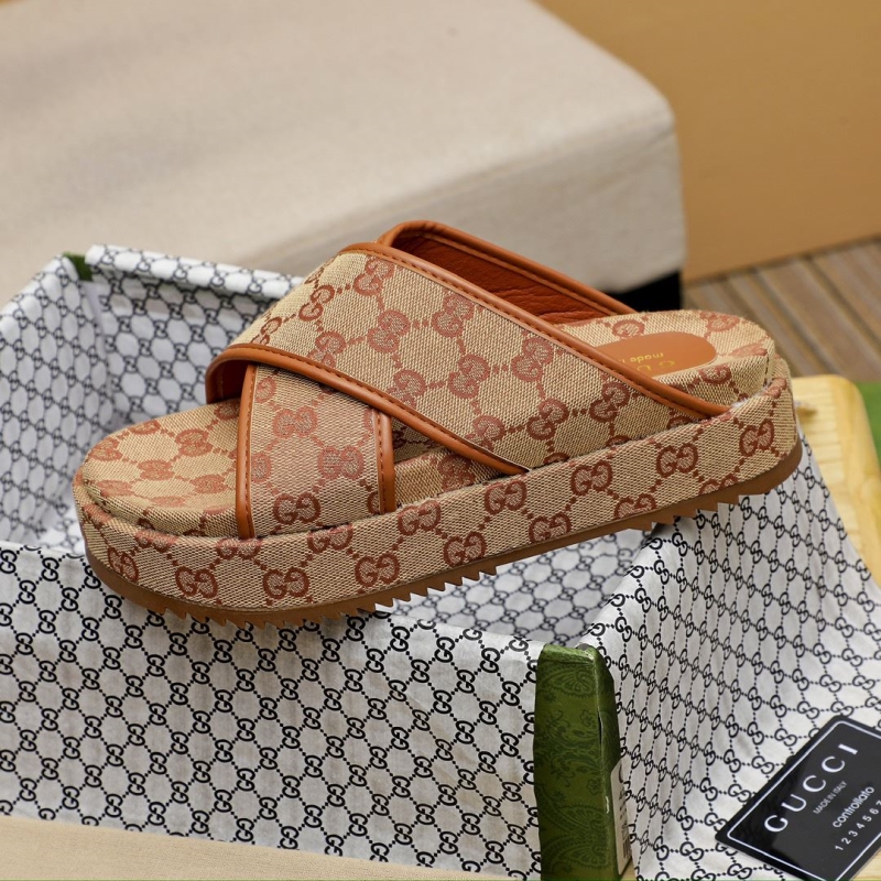 G*u*i slippers